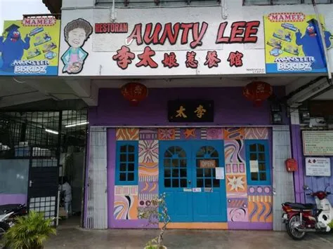  Aunty Lee's Awful Predicament: Un récit de voyage historique à travers les saveurs pimentées de la Malaisie